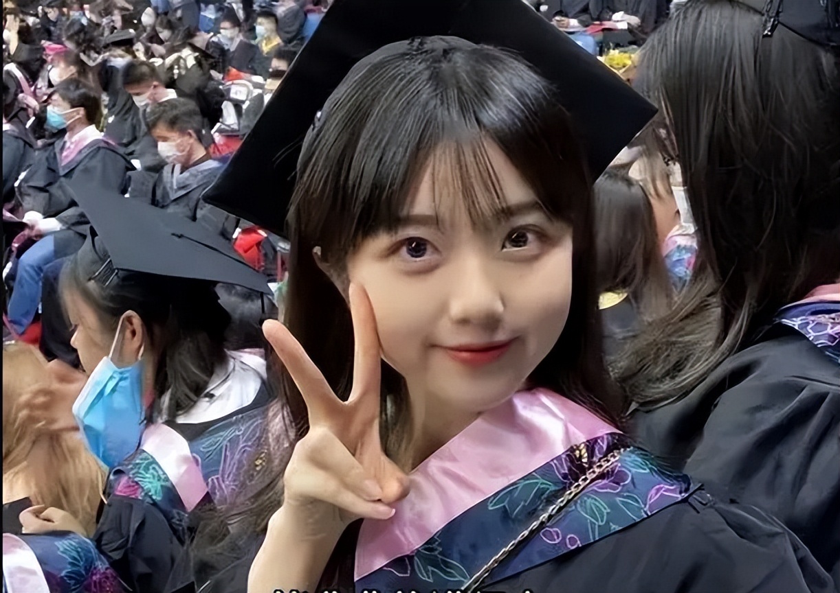 大学生|“如果你的学士服是粉领子，工资可能就这个数”，学姐无奈自嘲