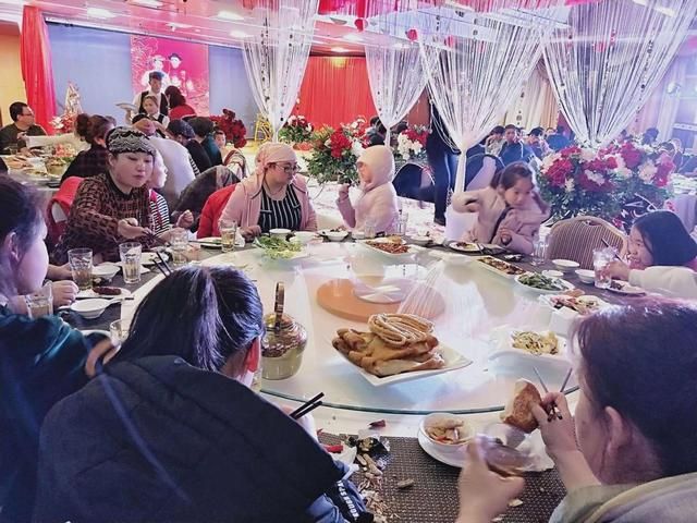 上海男子参加宁夏回族婚宴随礼600，菜上桌后，网友：回族真豪气
