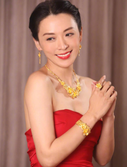 陈炜|亚洲小姐冠军,因长相似梅艳芳爆红,48岁官宣二婚,出嫁医生男友