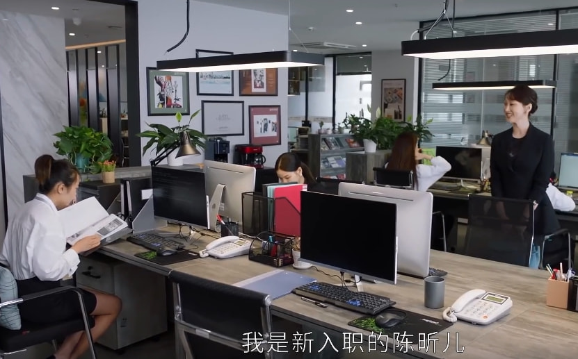 爱马仕|相逢时节：陈昕儿背35万的爱马仕包包上班，却为何不被同事待见？