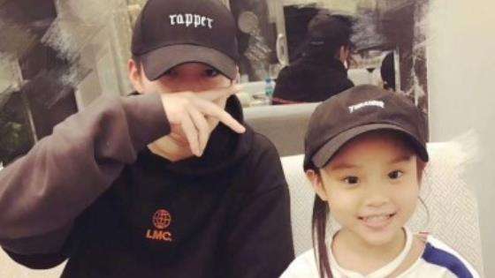 李小璐|曝李小璐和PGOne尚未分手，穿情侣衫、接甜馨放学，出轨也有真爱？