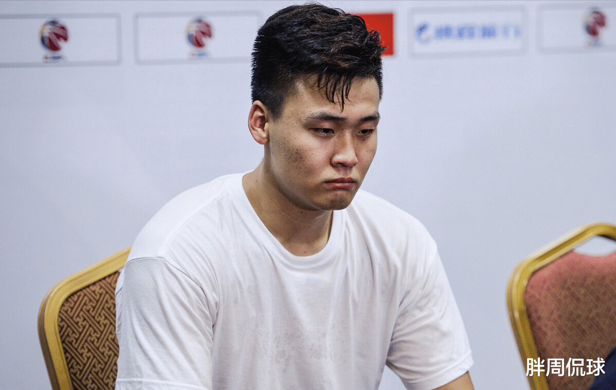 赵睿|凌晨零点，赵睿对撕CBA名记，宏远核心离队，杜锋没说实话