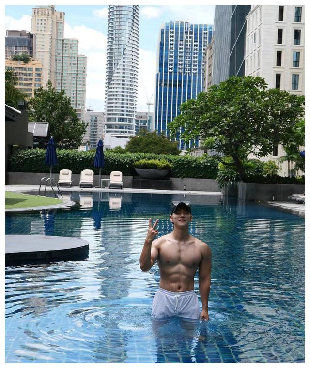 男团|帅气的韩国机长小哥哥，身材一流六块腹肌，曾经还是男团练习生