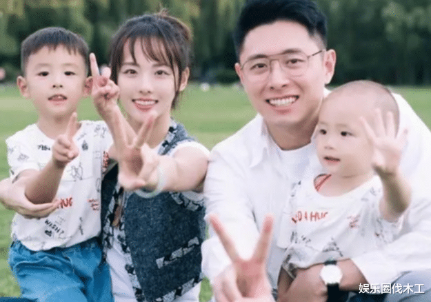 张嘉倪|张嘉倪传离婚醉酒后,晒辣妹大片引争议,粉发金裙大秀竹竿腿