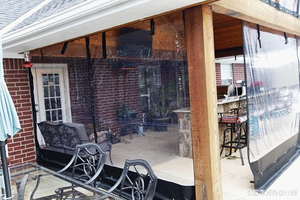 屋里越来越冷，自己动手给入户门廊加一圈挡风帘，大门打开不灌风