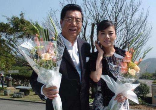 陈思思|军中绿花陈思思近照，特别漂亮的湘妹子，她45岁了，为何仍然未婚