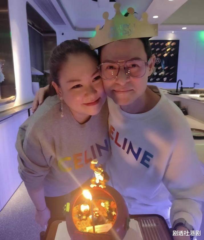 海俊杰|知名港星庆祝50岁生日!化妆师妻子高调现身,女方身材引关注