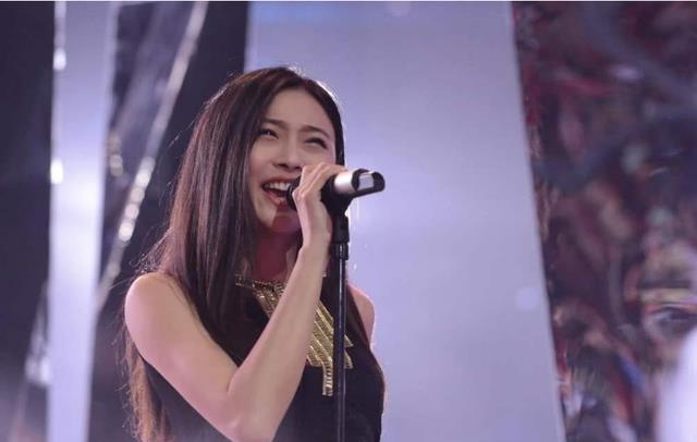 陈冰|《好声音》第一美女陈冰参加《浪姐3》，现在的她变化有点大