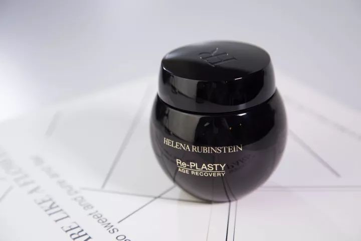 护肤品 50岁护肤品怎么选?这几款抗老效果惊艳,用完皮肤嫩滑到让人羡慕