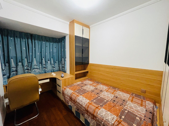 144平四房,住了一年多,感觉风格凌乱不入流,跟不上现在的装修