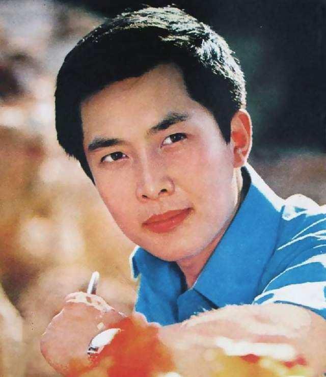 唐国强|老戏骨唐国强，原配妻子自杀身亡，丢下女儿和继母生活至今