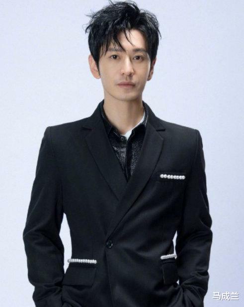 黄晓明|黄晓明假期大快朵颐却患上肠胃炎,病床上感叹“美食好像不爱我”