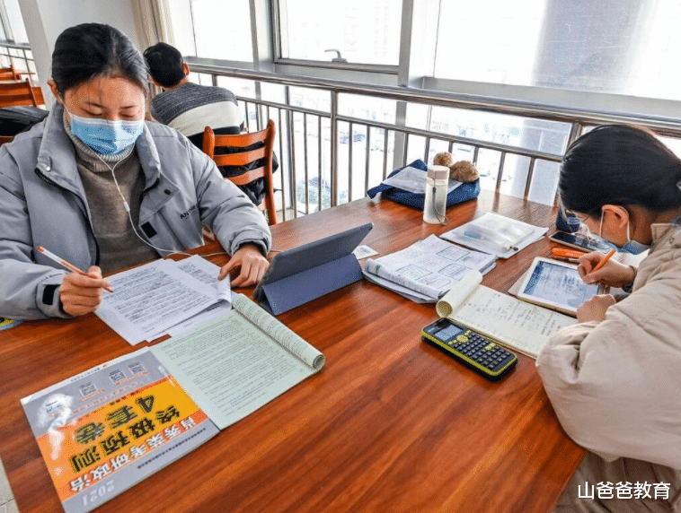 招聘|2022公务员招聘发生变化，或将不以招考为主，部分学生可免试上岗