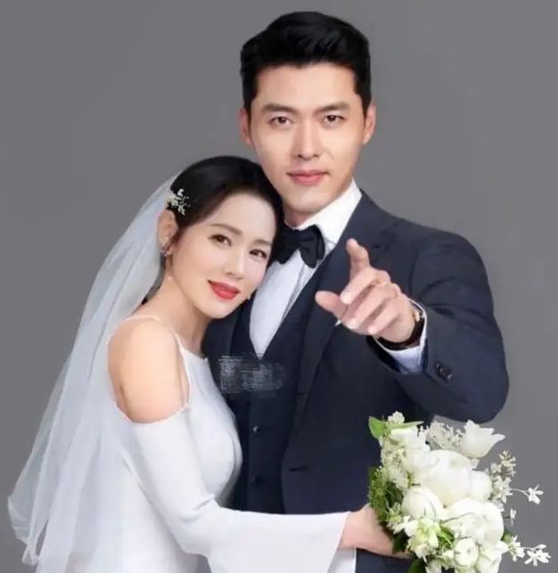 宋慧乔|宋慧乔现身巴黎参加晚宴，化烟熏妆戴名贵珠宝，生图彻底暴露年龄