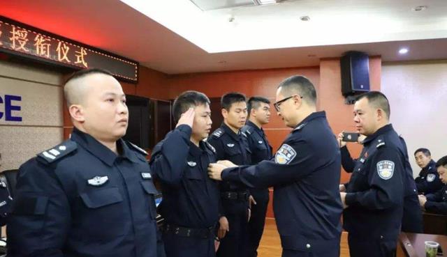 辅警|辅警转正不再是梦，杭州四名辅警入编成为公务员，铁饭碗端稳了