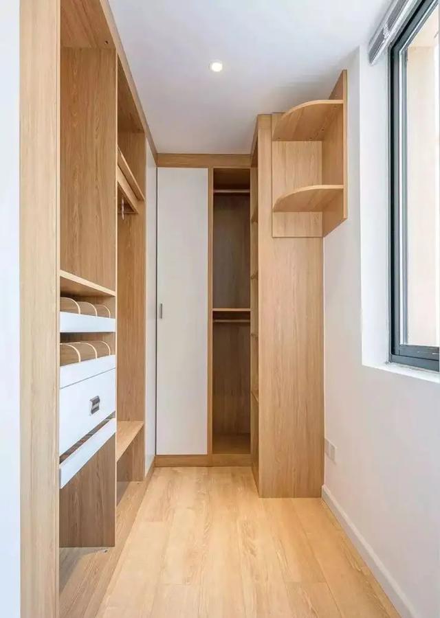 楼上邻居把卫生间改成衣帽间,今天哭着来找我,要赔偿我500元