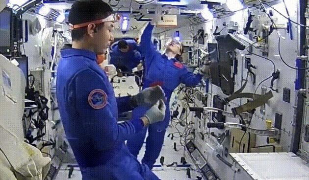 神十四太空授课,航天员做“扳手翻转”实验,曾被苏联保密10年?