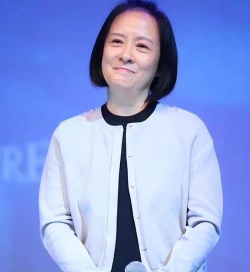 王京花|被誉为第一经纪人，手握京圈半壁江山，儿子董子健让她骄傲