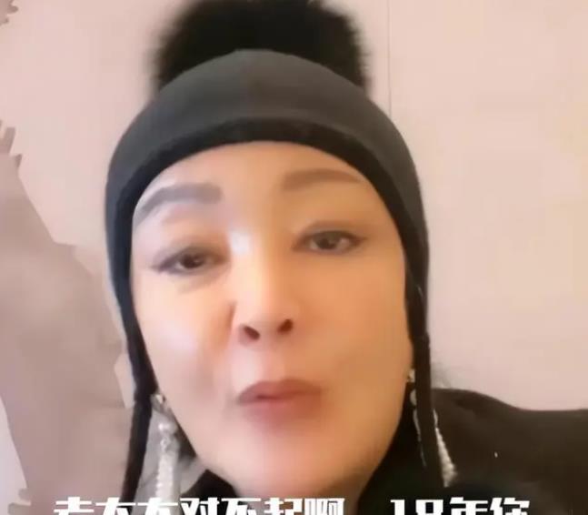 张兰|张兰人气大跌,麻六记两大股东亲自直播,汪小菲病怏怏被指不敬业