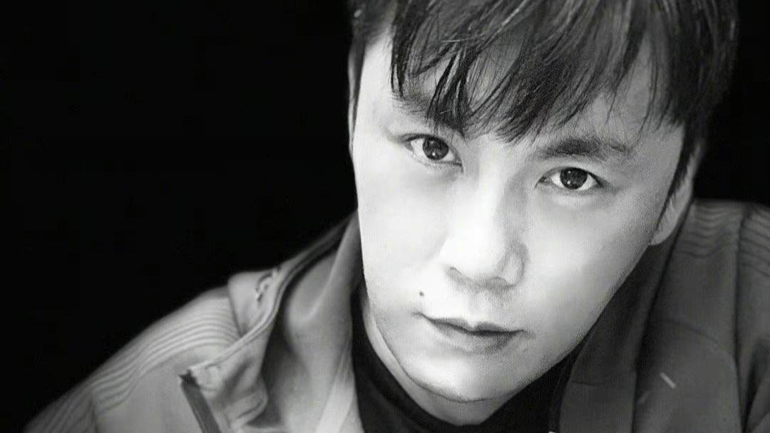 伊能静|伊能静晒秦昊近照，米粒镜头下的爸爸超帅气，夫妻俩终于团聚了