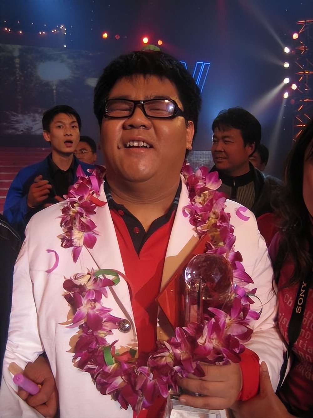 许知远|杨光：曾登上央视春晚，却被骂滚出娱乐圈，如今娶年轻美貌娇妻