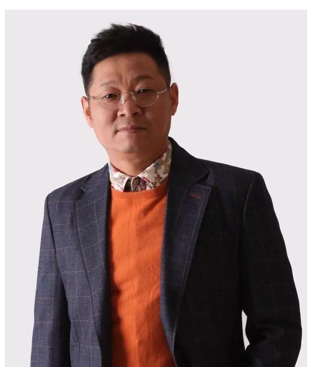 演艺圈|演艺圈这4位又丑又矮的男演员,凭啥还能娶得美娇娘