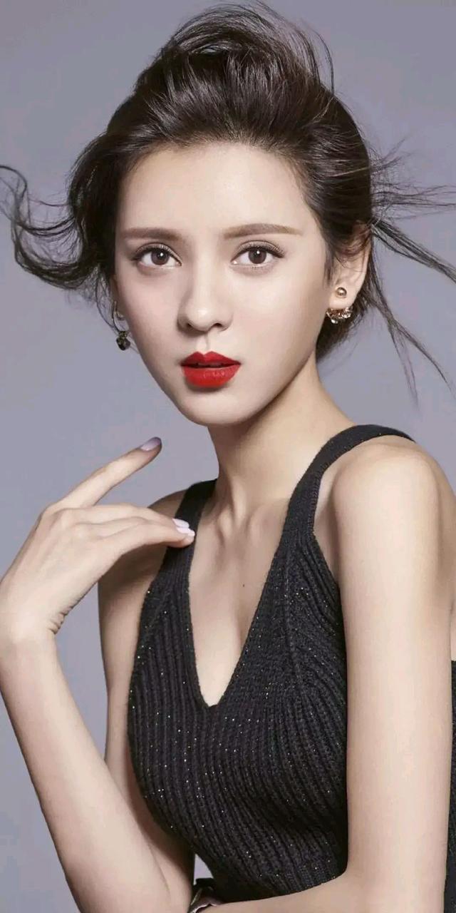 张予曦|张予曦甜美俏皮,眉目如画,性感动人