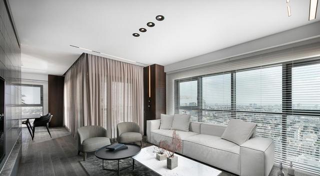 99㎡装出大平层效果,12㎡的大阳台只装护栏不封窗,这才是真享受