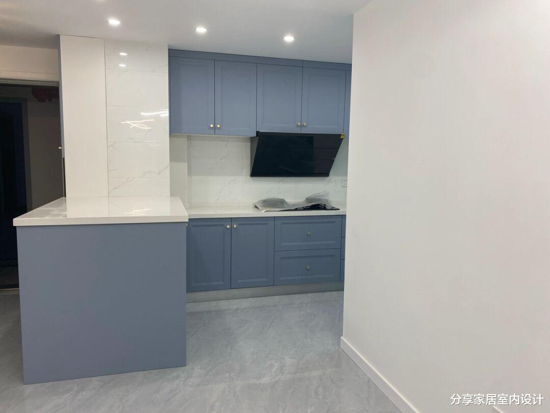 第一次见这样的装修，电视墙+餐边柜一体的设计，实用又大气！