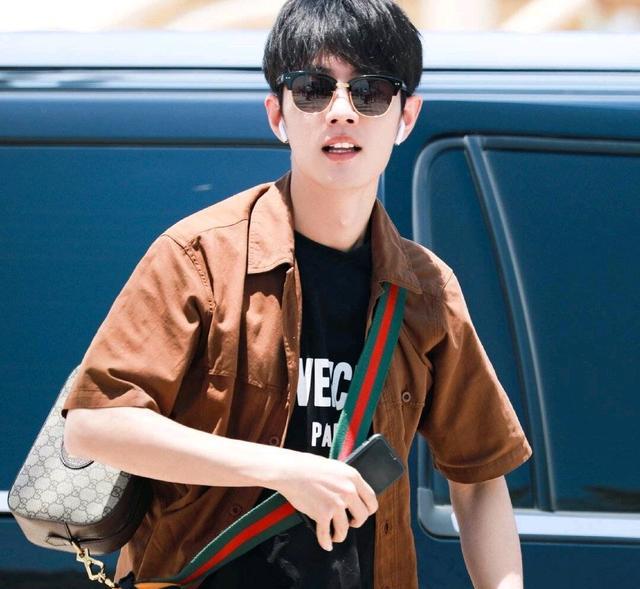 肖战|《李宁》后又一品牌和肖战续约，品牌方重提约定，肖战已经做到