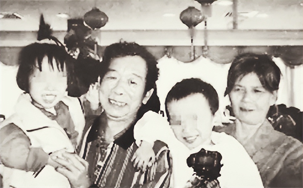 2002年,广州五旬夫妇丧子后试管产子,10年后抛下龙凤胎儿女跳楼