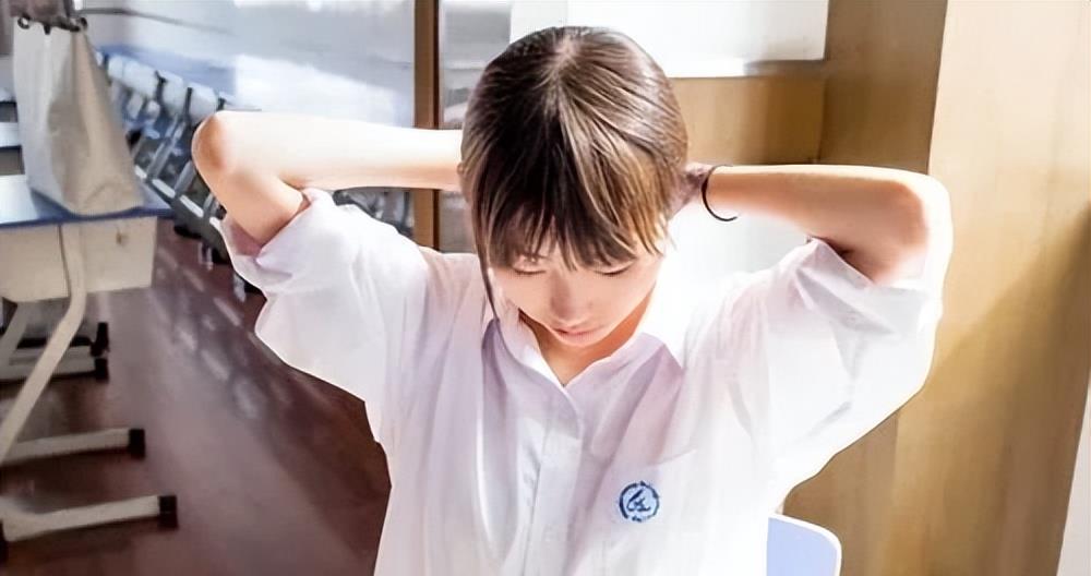发型 当代女大学生“发型一览”，自以为很时髦，实则好似70后大妈