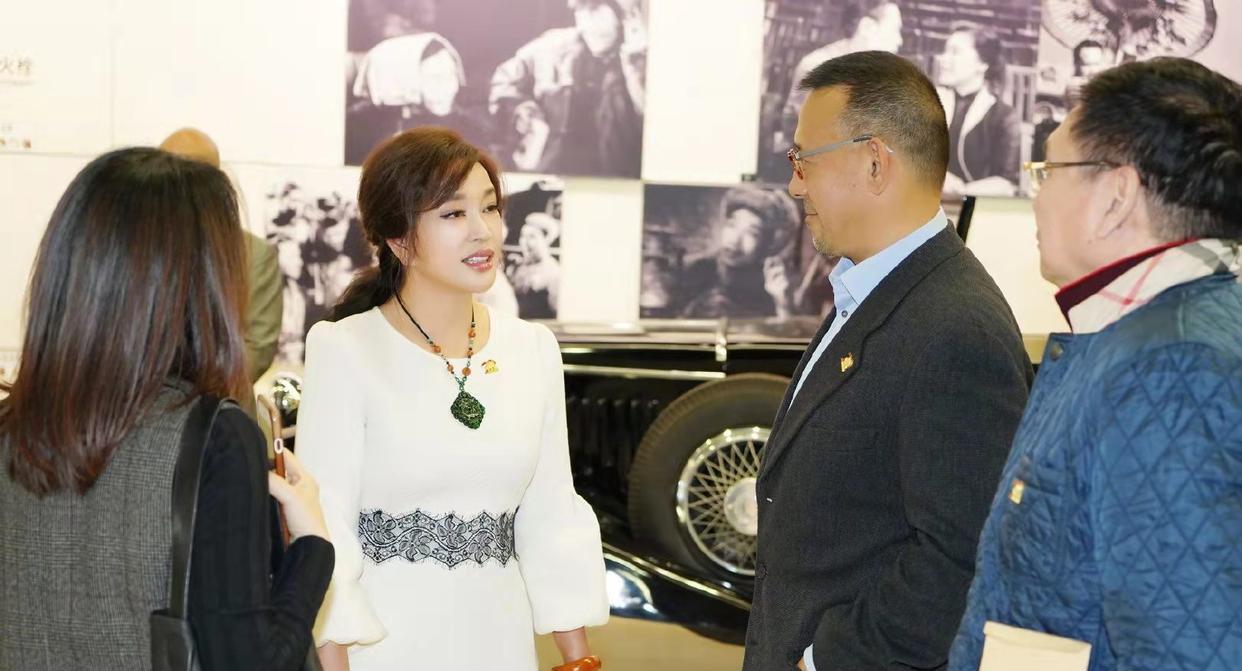 姜文|姜文和刘晓庆重聚,见到前女友很开心,这是我见过最不尴尬的前任