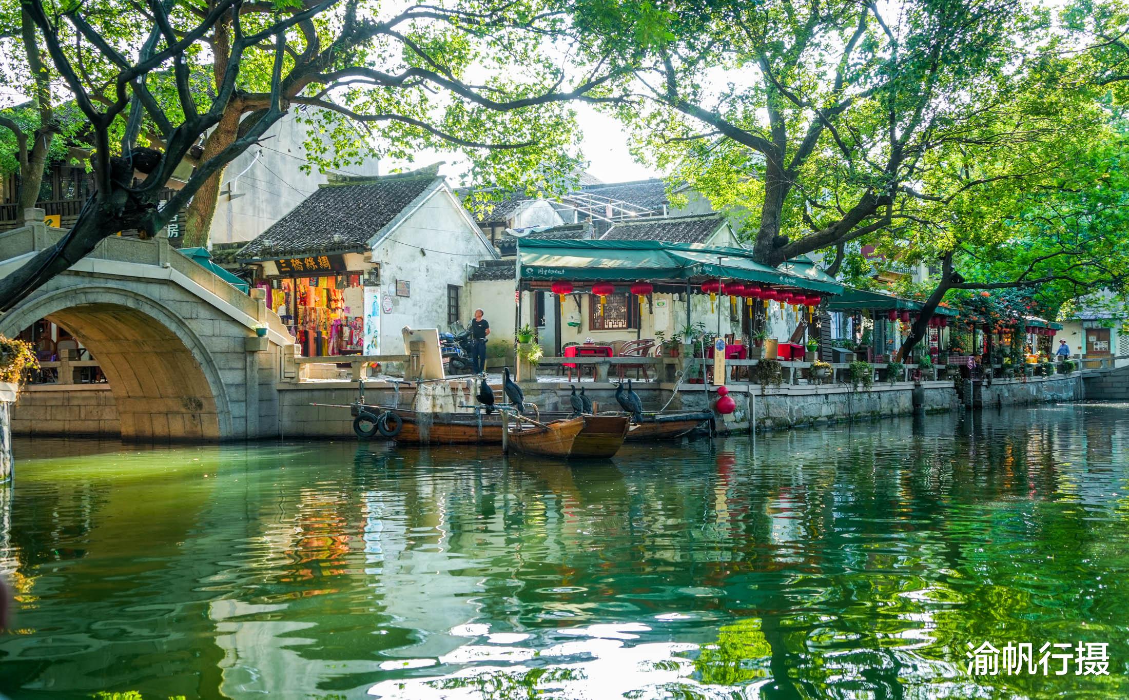 周庄古镇|周庄古镇与同里古镇，它们有哪些共同点与不同点，哪一个更好玩？
