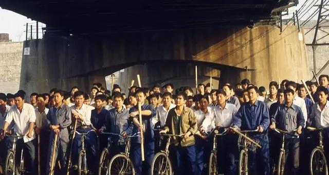 王朔|我的王朔接受史：二三十年前，他就是那代中国人的荷尔蒙