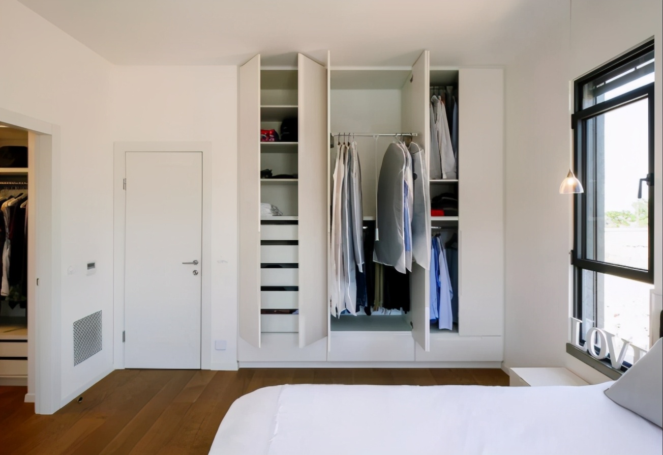 同样的板材,木工打柜子与定制柜子,哪个更划算?一文解答清楚