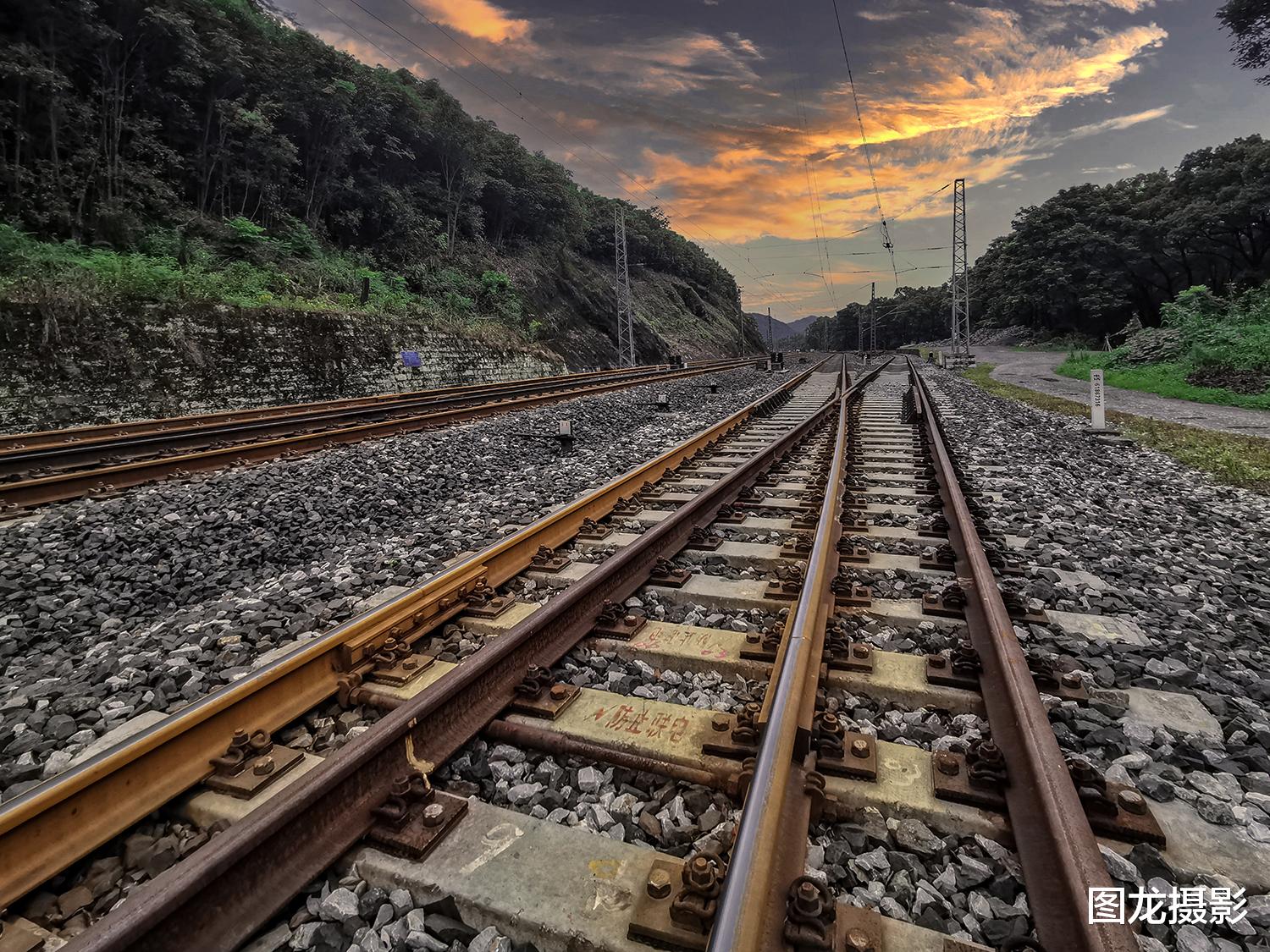 数据库|第一视角展示手机拍摄，天空不好看？教你手机换天及后期调色技巧