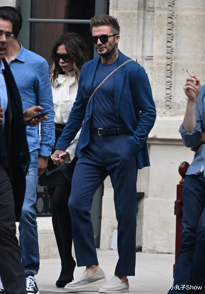 恩爱夫妻!贝克汉姆与维多利亚巴黎出街被拍,辣妹轻松驾驭恨天高