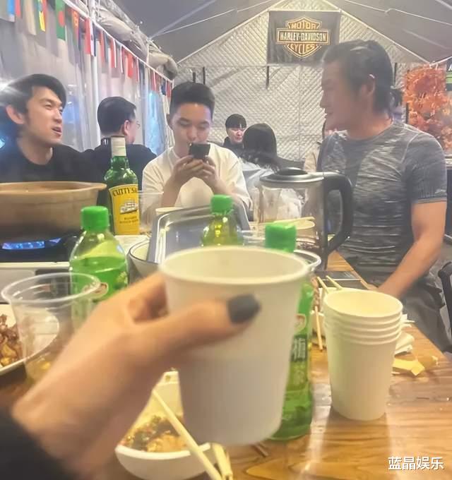 “酒蒙子”景岗山又喝酒了,曾经红透半边天,如何打烂一手好牌?