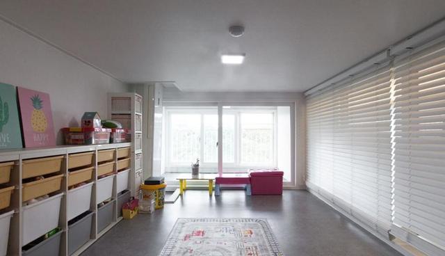 180顶楼买得值当,客厅挑空4.5米大而不空,还送一层阁楼