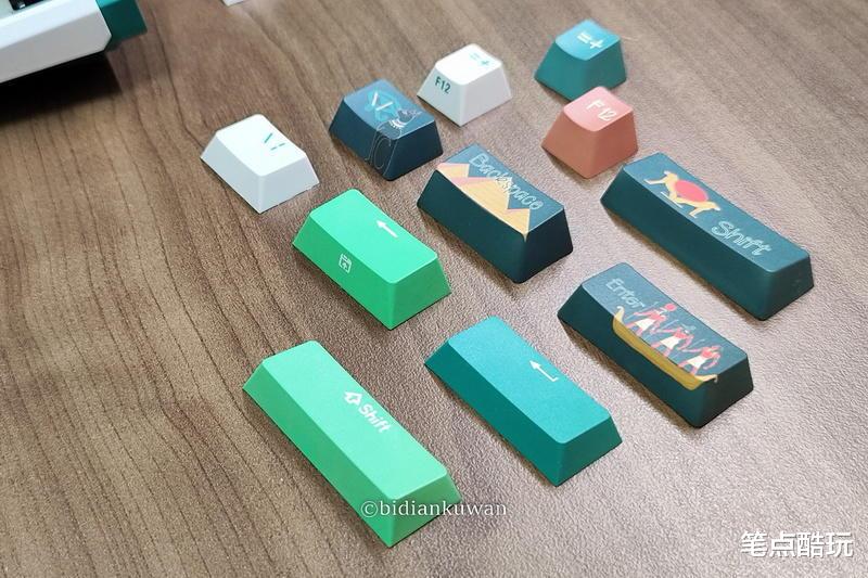 颜值即正义，Lofree洛斐131键OEM大全套PBT主题键帽换新记