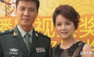 街拍|演员茹萍：25岁嫁大18岁画家，5年后离婚净身出户，今怎样？