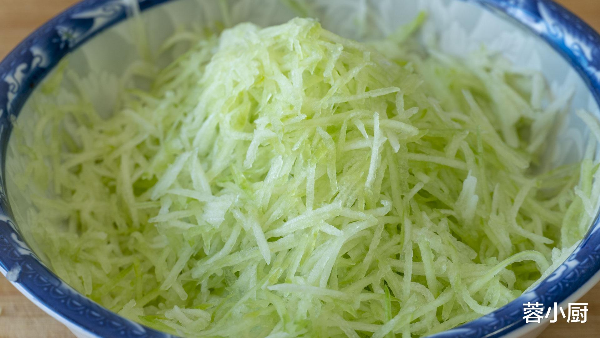 脑梗塞|中老年人“养骨”,别只懂喝骨汤,建议多吃4物,腿脚有劲精神好