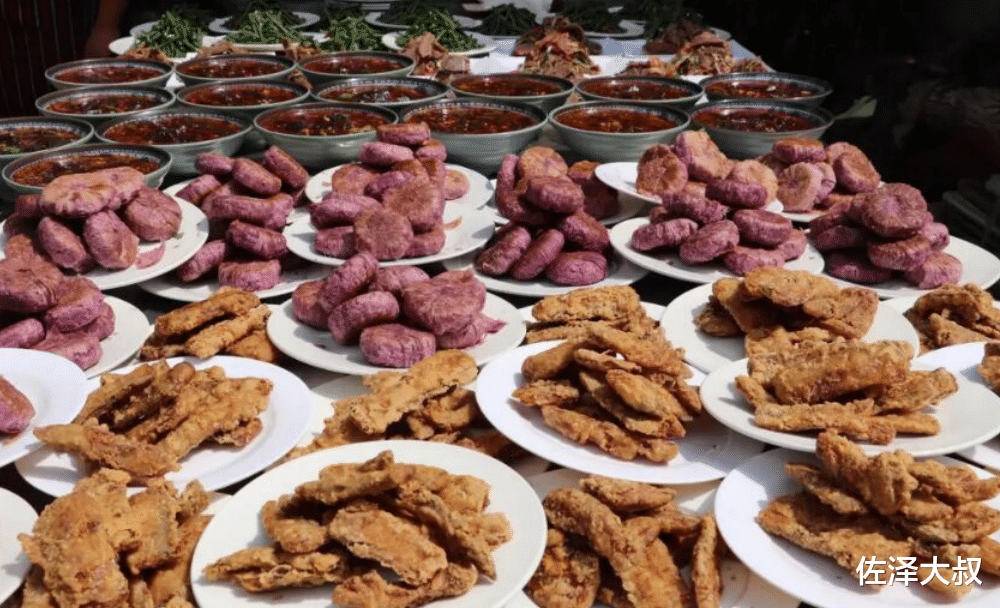 昆山男子随礼1000元到山东农村吃席,得知一桌菜只要400元,走了