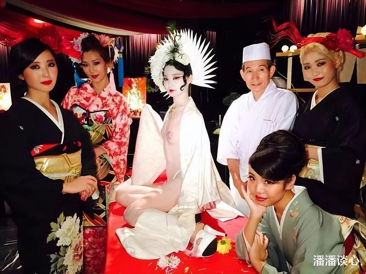 日本女子“新婚之夜”,涂黑牙还剃光眉毛,网友:还好没出生在那