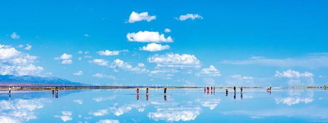 |景区把大门修在离景点很远的地方,增加摆渡车,你有什么看法?