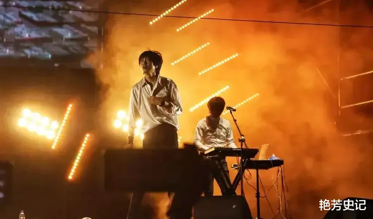 新裤子乐队|一张专辑顶掉王菲榜首，开口得罪半个娱乐圈，他们还火的下去吗？