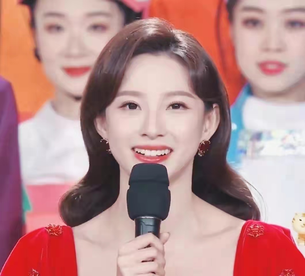 春晚|春晚出圈6大场面：赵丽颖紧张，撒贝宁嘴瓢，张小斐大衣成爆款