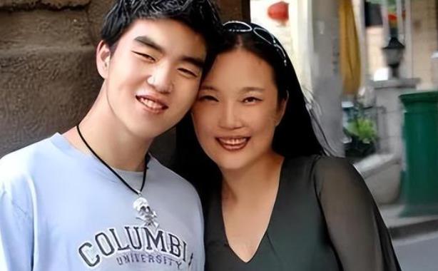 湖北一女教师生重度脑瘫儿,丈夫狠心抛弃母子,多年后儿子成硕士