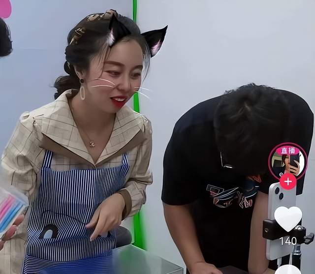 |欺骗善良？曝田静直播中表示过年要值班，回九江大团聚成为奢望